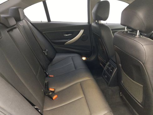 Used 2018 BMW 320i xDrive Sedan w/ Convenience Package AWD/4WD image 19