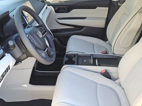 New 2026 Honda Odyssey Touring image 11