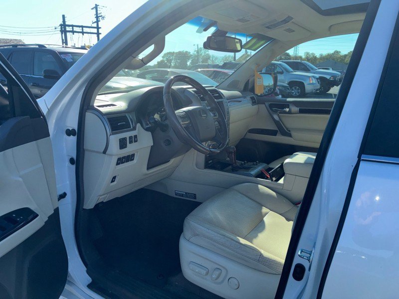 Used 2017 Lexus GX 460 Luxury AWD/4WD image 2