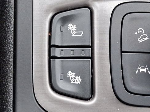 Used 2022 GMC Terrain AT4 image 25