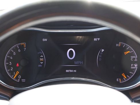 Used 2020 Jeep Grand Cherokee Overland AWD/4WD image 19