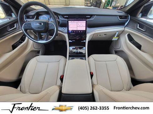 New 2025 Jeep Grand Cherokee Limited w/ Luxury Tech Group II image 25