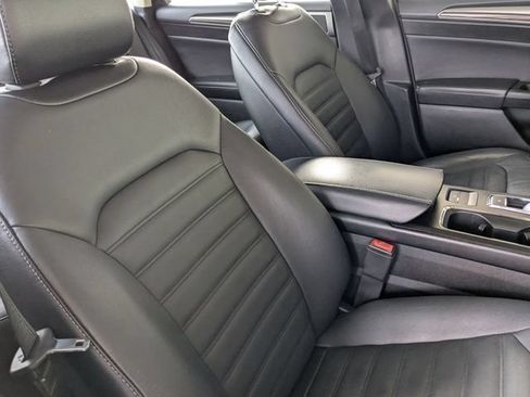 Used 2017 Ford Fusion SE w/ Fusion SE Technology Package FWD image 26