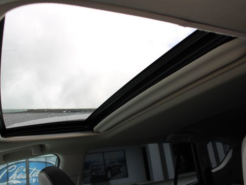 Used 2017 Toyota RAV4 XLE FWD image 18