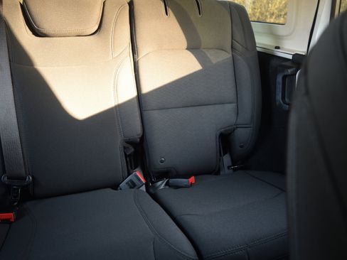 Used 2018 Jeep Wrangler Unlimited Sahara image 17