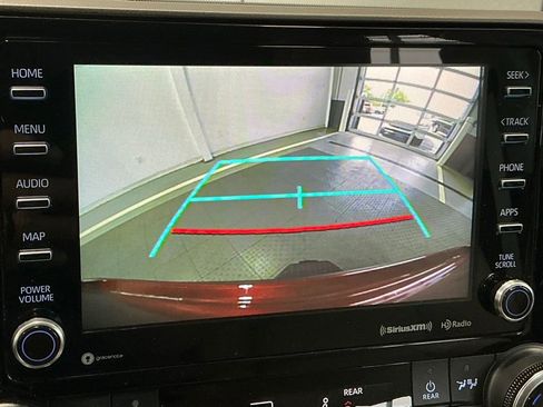 Used 2021 Toyota Highlander XLE AWD/4WD image 32
