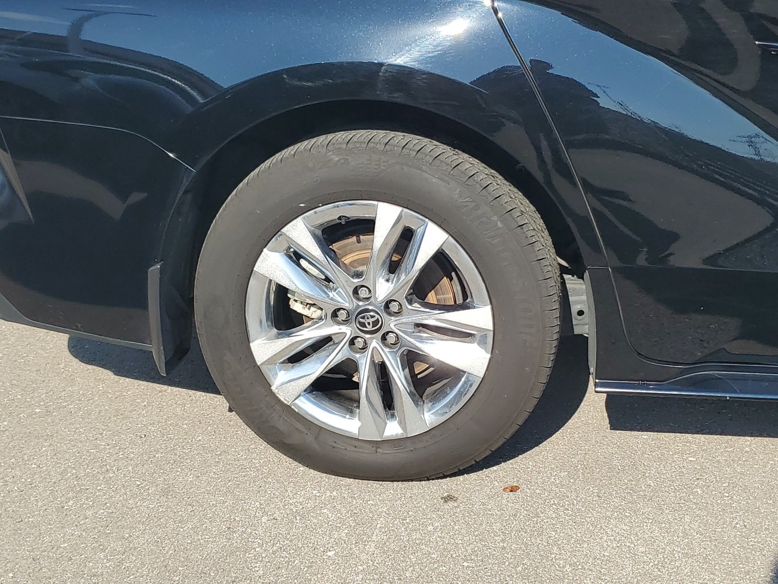 Certified 2025 Toyota Sienna XLE w/ XLE Plus Package AWD/4WD image 5