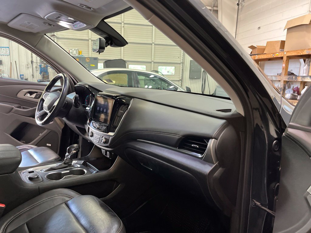 Used 2021 Chevrolet Traverse RS FWD image 36