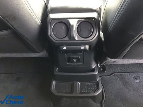 Used 2022 Jeep Wrangler Unlimited Sahara image 16