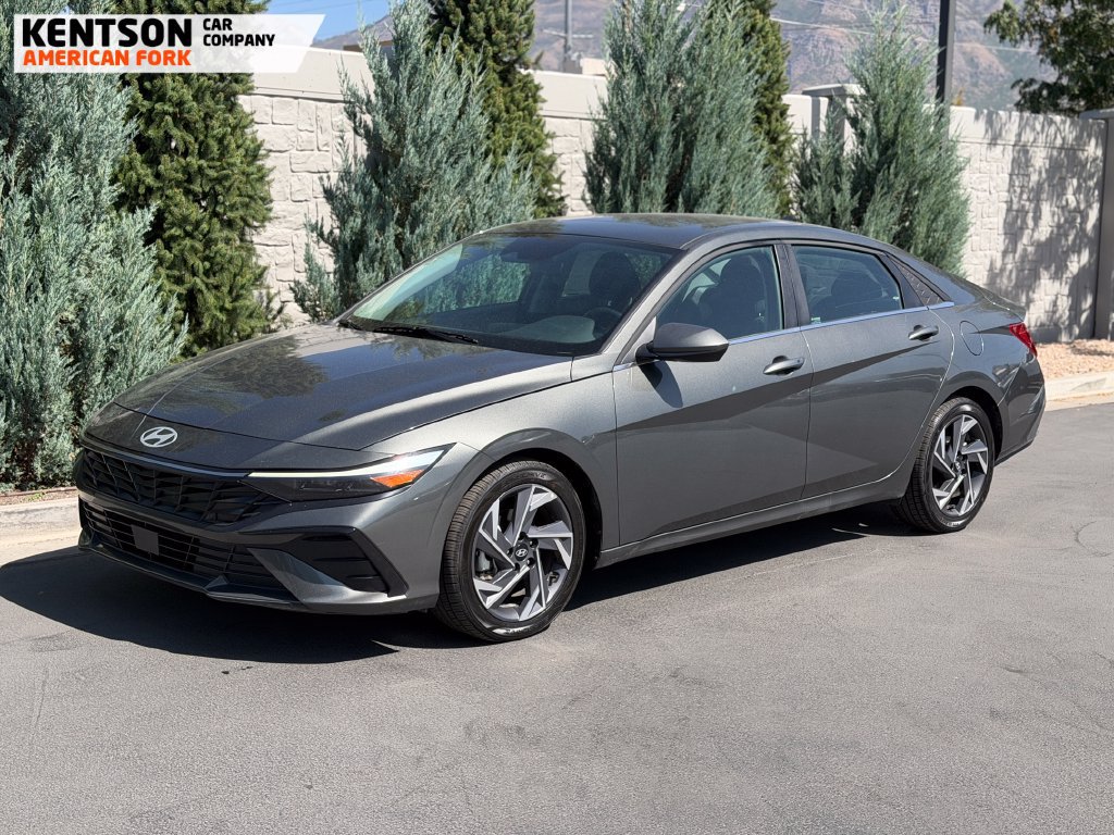 Used 2025 Hyundai Elantra SEL FWD image 3