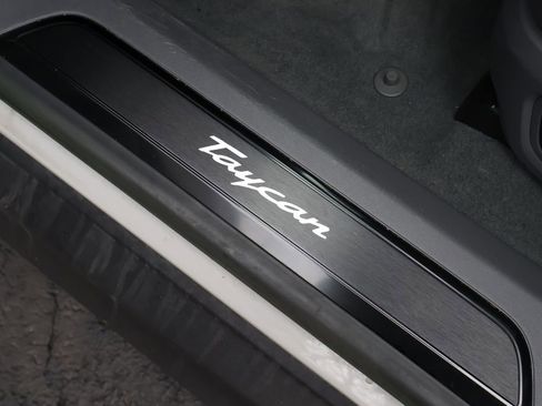 Used 2022 Porsche Taycan image 38