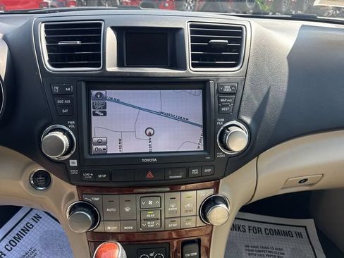 Used 2012 Toyota Highlander Limited w/ Tow Pkg FWD image 18