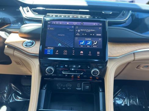 Used 2023 Jeep Grand Cherokee L Summit AWD/4WD image 22