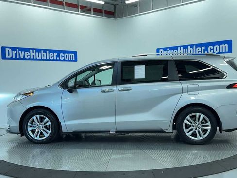 Used 2023 Toyota Sienna Limited AWD/4WD image 5