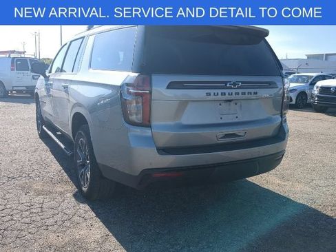 Used 2023 Chevrolet Suburban Z71 w/ Luxury Package AWD/4WD image 3