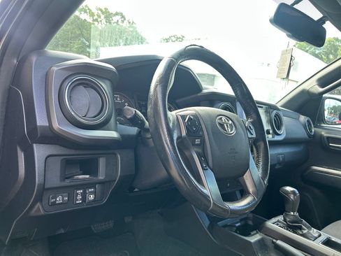 Used 2017 Toyota Tacoma TRD Off-Road w/ Tow Package RWD image 10