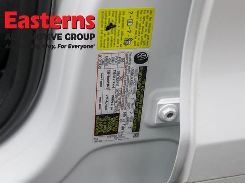 Used 2023 Porsche Macan T w/ Premium Package Plus image 37