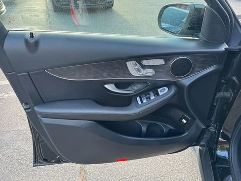 Used 2022 Mercedes-Benz GLC 300 4MATIC image 9