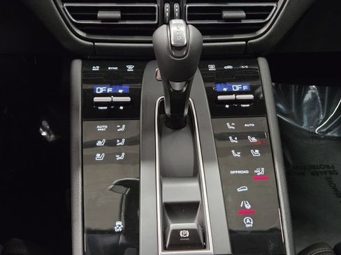 Certified 2026 Porsche Macan AWD/4WD image 22