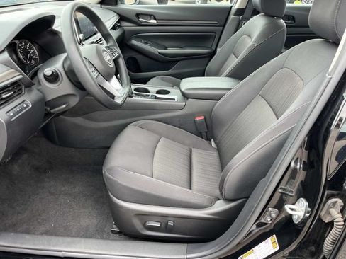 Used 2025 Nissan Altima 2.5 SV FWD image 23