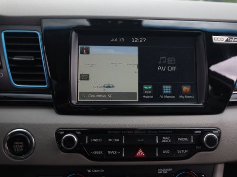 Used 2018 Kia Niro Touring FWD image 25