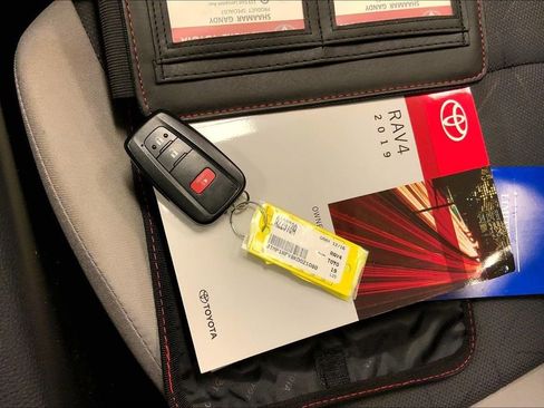 Used 2019 Toyota RAV4 XLE image 15