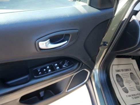 Used 2018 Jeep Compass Latitude w/ Cold Weather Group image 16