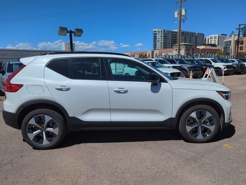 Used 2026 Volvo XC40 B5 Plus AWD/4WD image 8