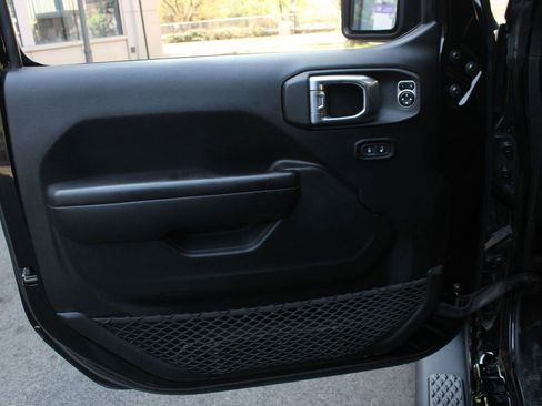 Used 2022 Jeep Gladiator Sport image 15