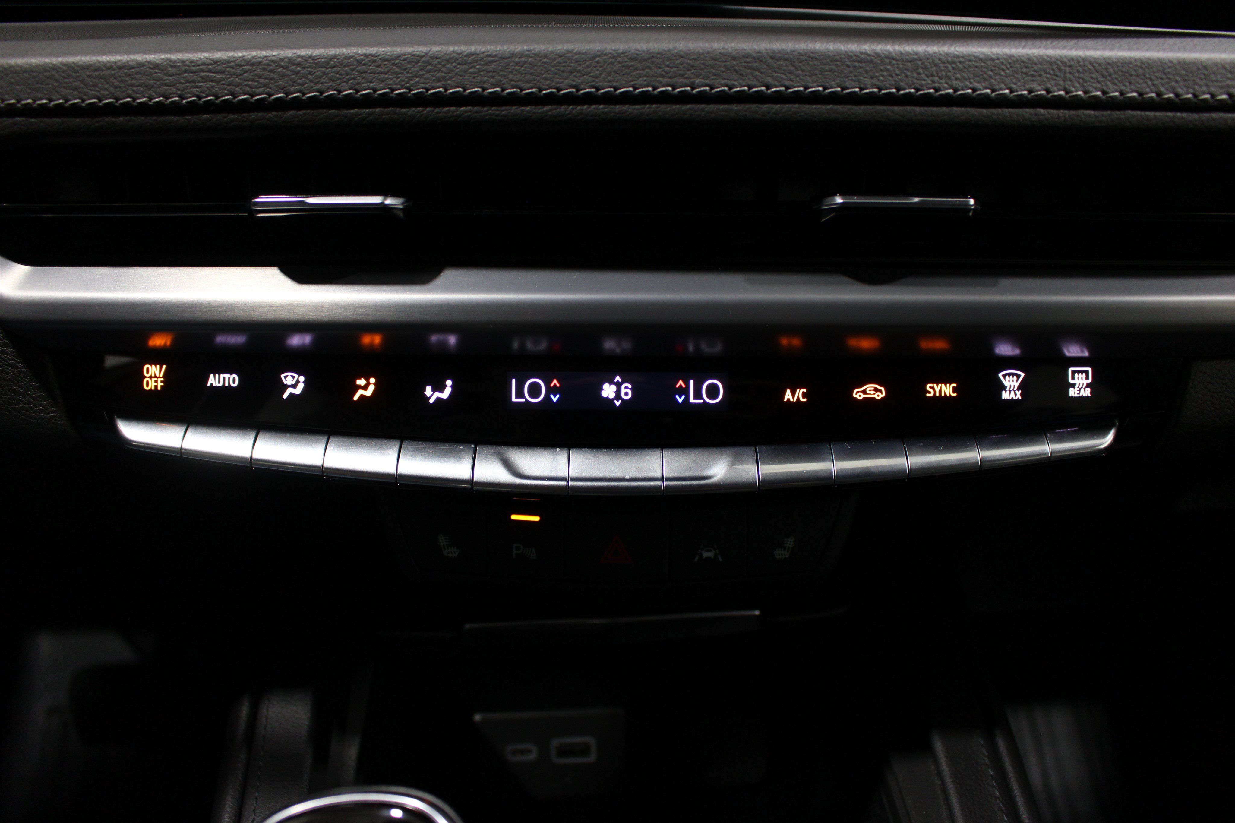 Certified 2024 Cadillac XT4 Luxury w/ Cold Weather Package FWD image 19