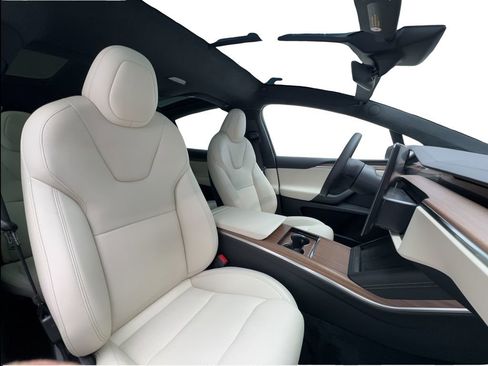 Used 2025 Tesla Model X image 30