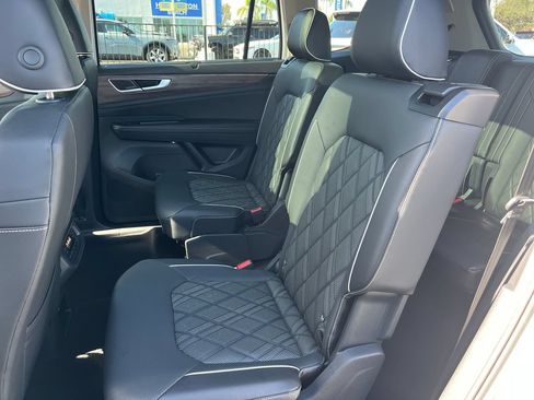 Used 2024 Volkswagen Atlas SEL Premium R-Line AWD/4WD image 26
