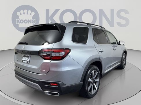 Used 2023 Honda Pilot Touring image 7