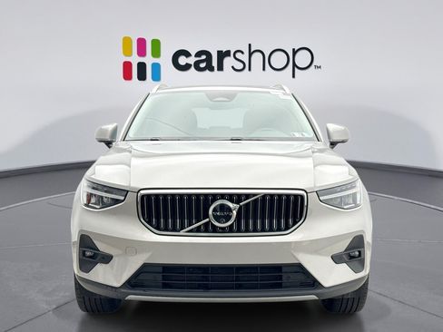 Used 2025 Volvo XC40 B5 Plus AWD/4WD image 8
