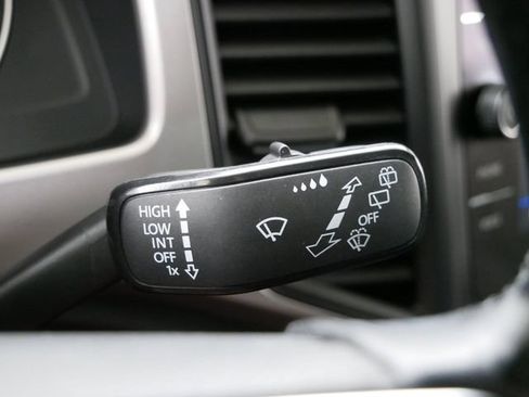 Used 2020 Volkswagen Atlas Cross Sport SE AWD/4WD image 25