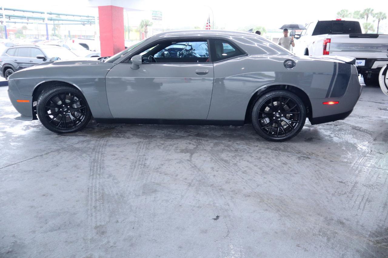 Used 2018 Dodge Challenger R/T Scat Pack w/ Dynamics Package RWD image 11