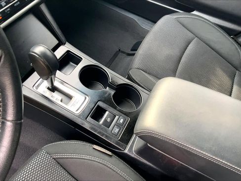 Used 2019 Subaru Outback 2.5i Premium image 16