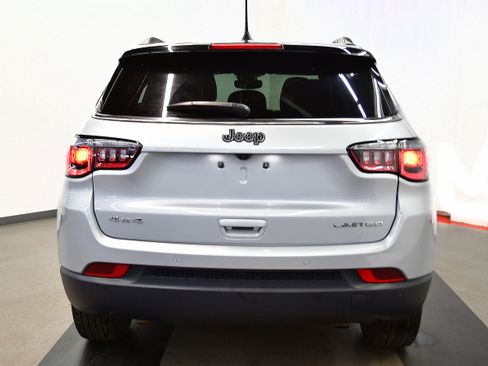 Used 2025 Jeep Compass Limited image 5
