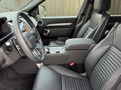 Certified 2025 Land Rover Discovery Dynamic SE image 11