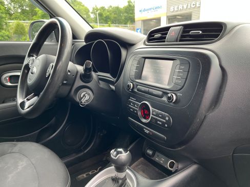 Used 2017 Kia Soul + FWD image 13