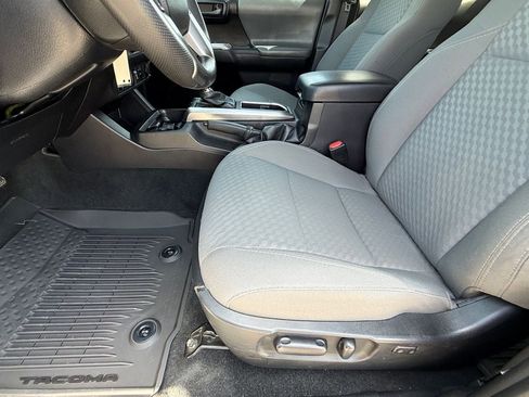 Used 2022 Toyota Tacoma SR5 w/ Technology Package RWD image 12