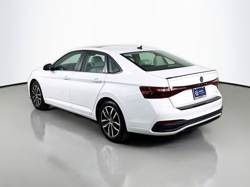 Certified 2025 Volkswagen Jetta SE w/ Sunroof Package image 3