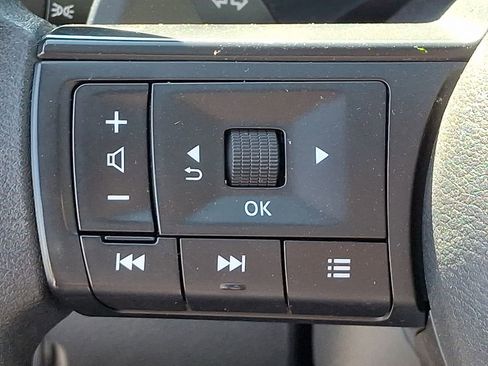 Used 2023 Nissan Rogue S FWD image 21