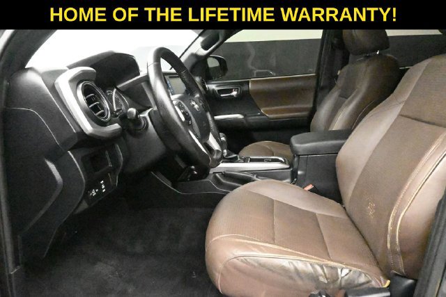 Used 2016 Toyota Tacoma Limited w/ Towing Package AWD/4WD image 14
