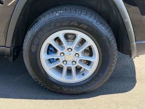 Certified 2020 Jeep Grand Cherokee Laredo AWD/4WD image 11