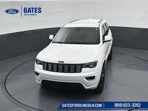 Used 2020 Jeep Grand Cherokee Altitude AWD/4WD image 51