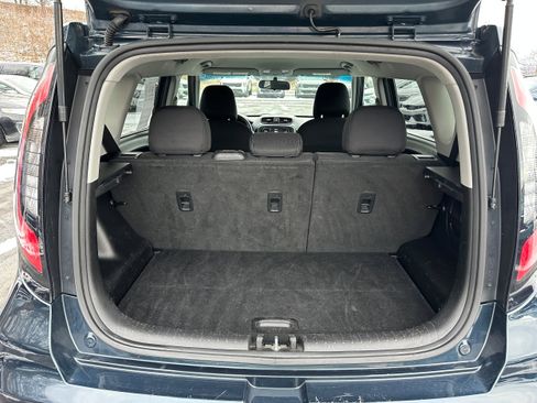 Used 2017 Kia Soul + image 10