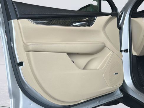 Used 2018 Cadillac XT5 FWD image 8