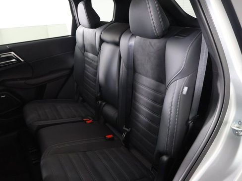 New 2026 Mitsubishi Outlander SE image 33