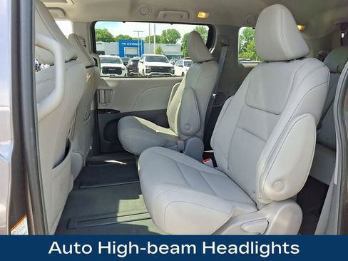 Used 2019 Toyota Sienna XLE w/ XLE Navigation Package AWD/4WD image 18